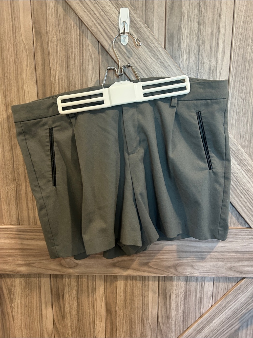 GAP Tailored Shorts-Gray/Green